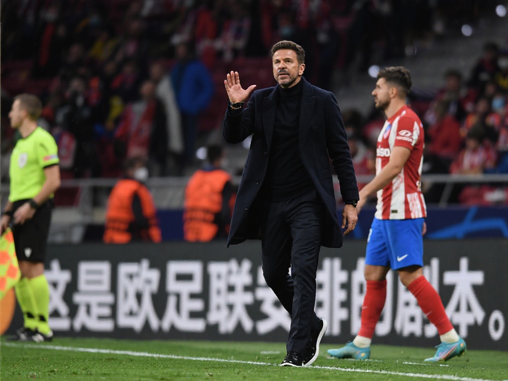 经常陷入 经常陷入